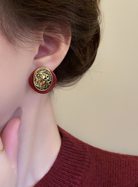 复古红色圆形人像耳钉2025年新款爆款高级感耳环时尚气质秋冬耳饰