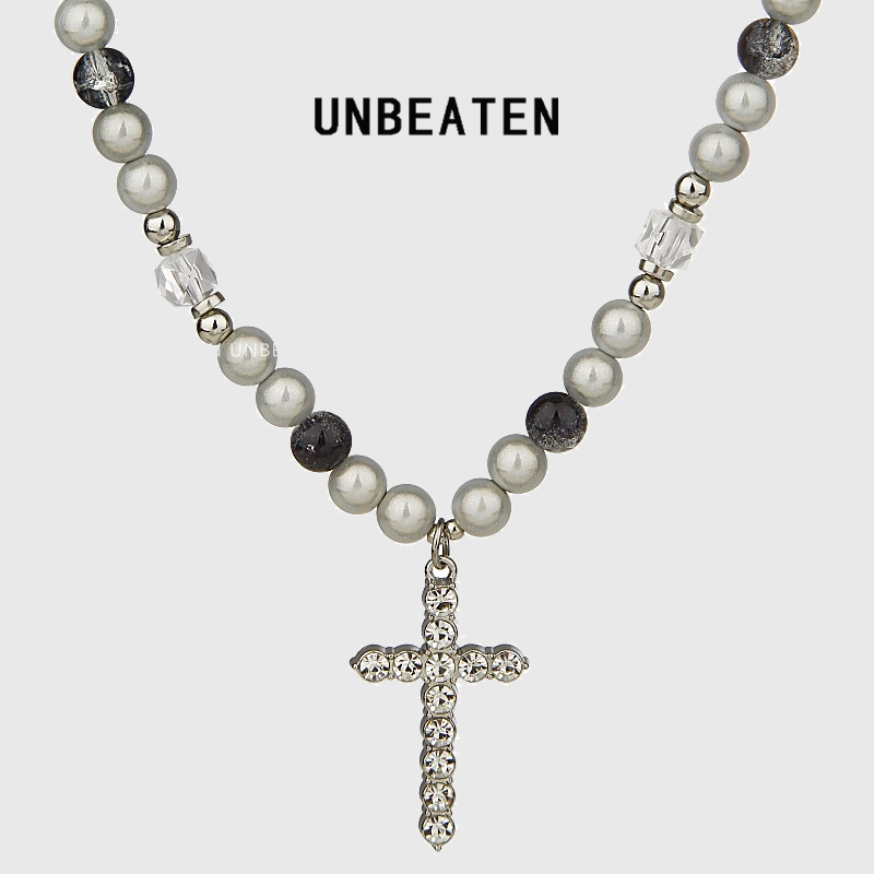 unbeaten反光珍珠拼接十字架项链