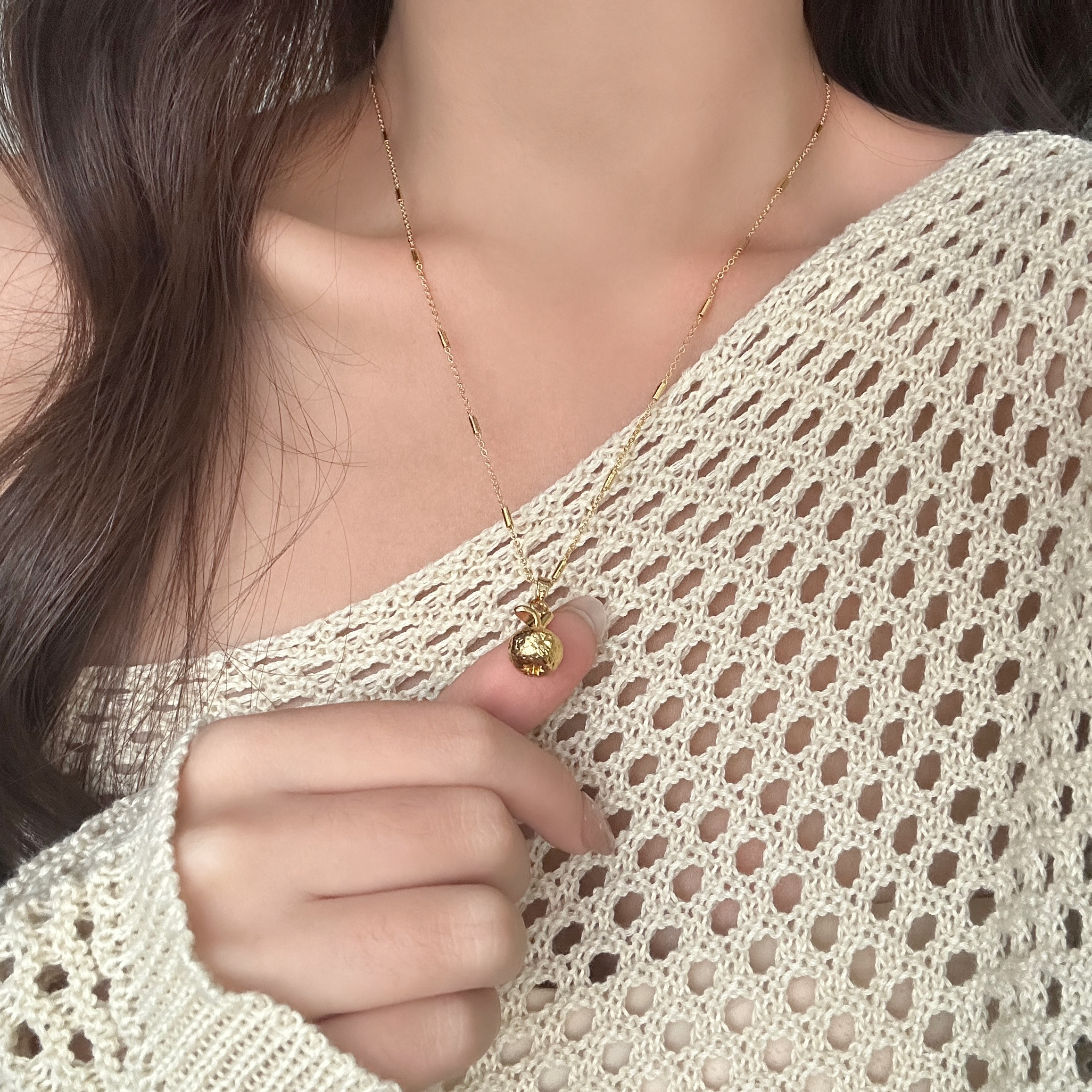 unbeaten金色苹果吊坠项链