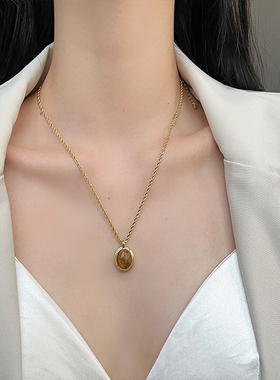 美拉德虎眼石钛钢项链女轻奢气质毛衣链小众吊坠2025新款秋冬配饰