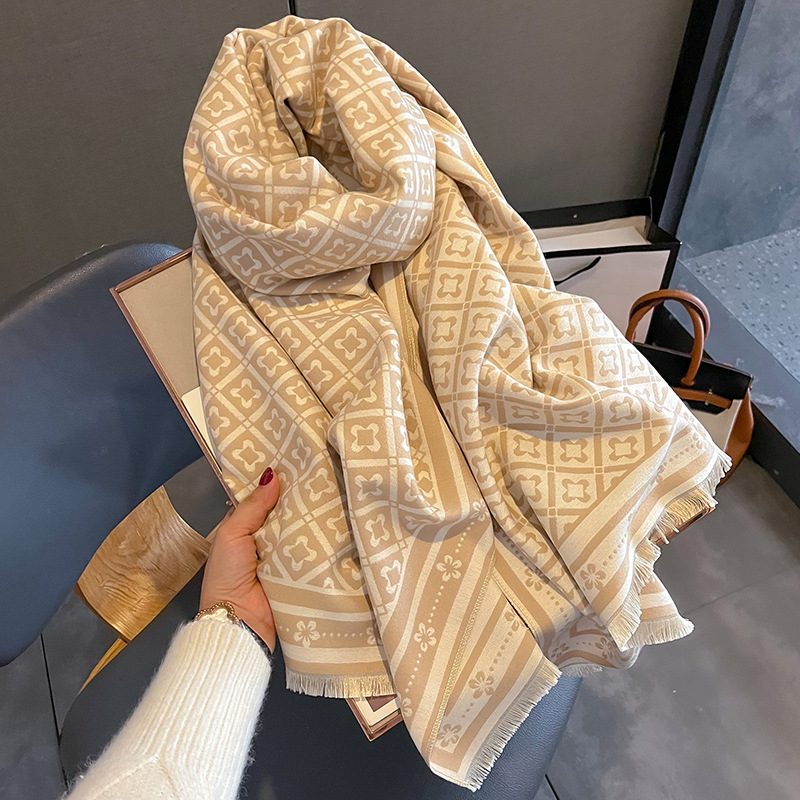 卡其色仿羊绒披肩保暖围巾女秋冬