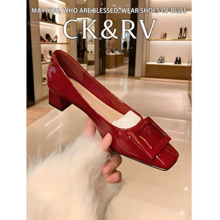CK&RV红色经典方扣通勤粗跟单鞋温柔风方头优雅气质高跟单鞋女
