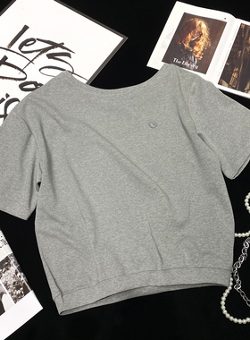 CCA自制易梦玲同款设计感刺绣爱心圆领斜肩廓形休闲灰色短袖T恤女