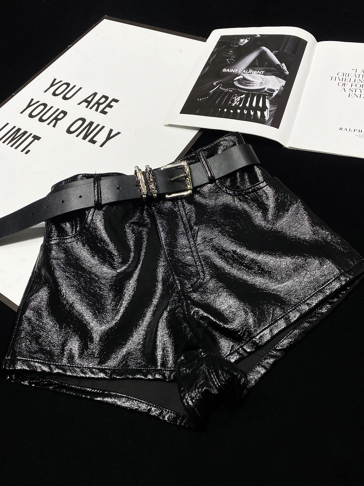 辣妹漆皮短裤送腰带皮裤