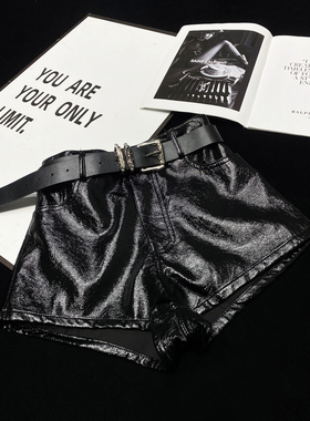CCA自制辣妹风褶皱黑色漆皮短裤显瘦百搭亮面机车皮裤靴裤送腰带