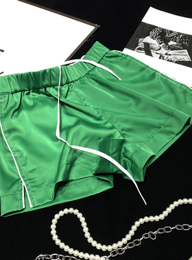 CCA自制ins博主款白条绿色缎面短裤撞色条纹仿绸缎亮面醋酸热裤女