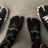 黑色植物花卉上脚超级无敌好看 bao款 万能搭配牌分趾袜来啦