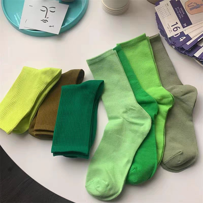 是春天青草地的感觉！超清新的绿色袜子~青春活力让人眼前一亮