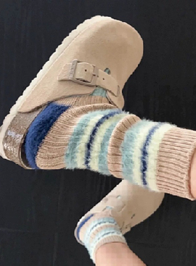 吼吼看卡其绿~这毛毛袜的配色真的爱了~秋冬舒适好穿又好搭