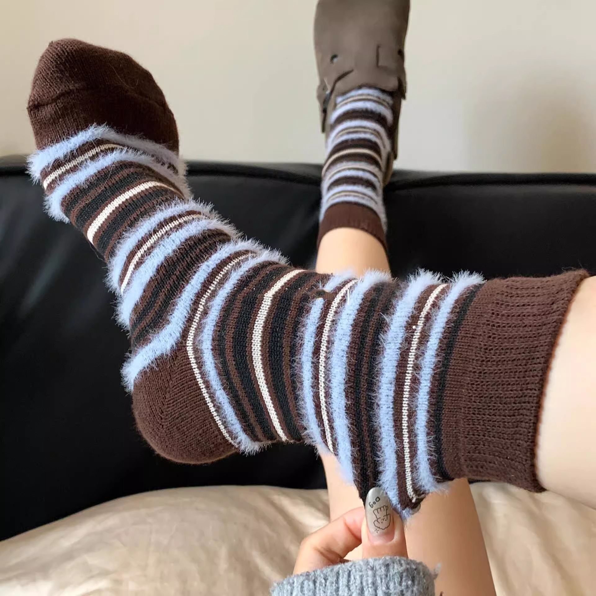 可露丽复古条纹袜！蓝棕配色浓郁的复古感！真的很难拒绝毛绒绒～