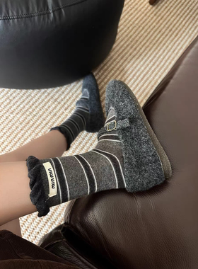 灰色系条纹好适合秋天!新袜子有韩系女高那味了!和新袜子一起入秋