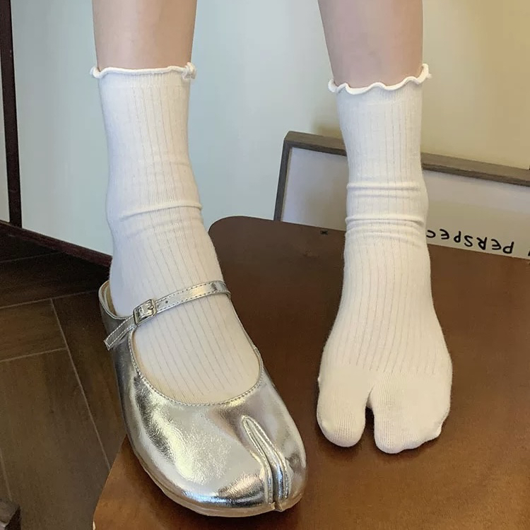 拜托！谁还没有一双可可爱爱的分趾袜～白色花边二指袜猪蹄袜子