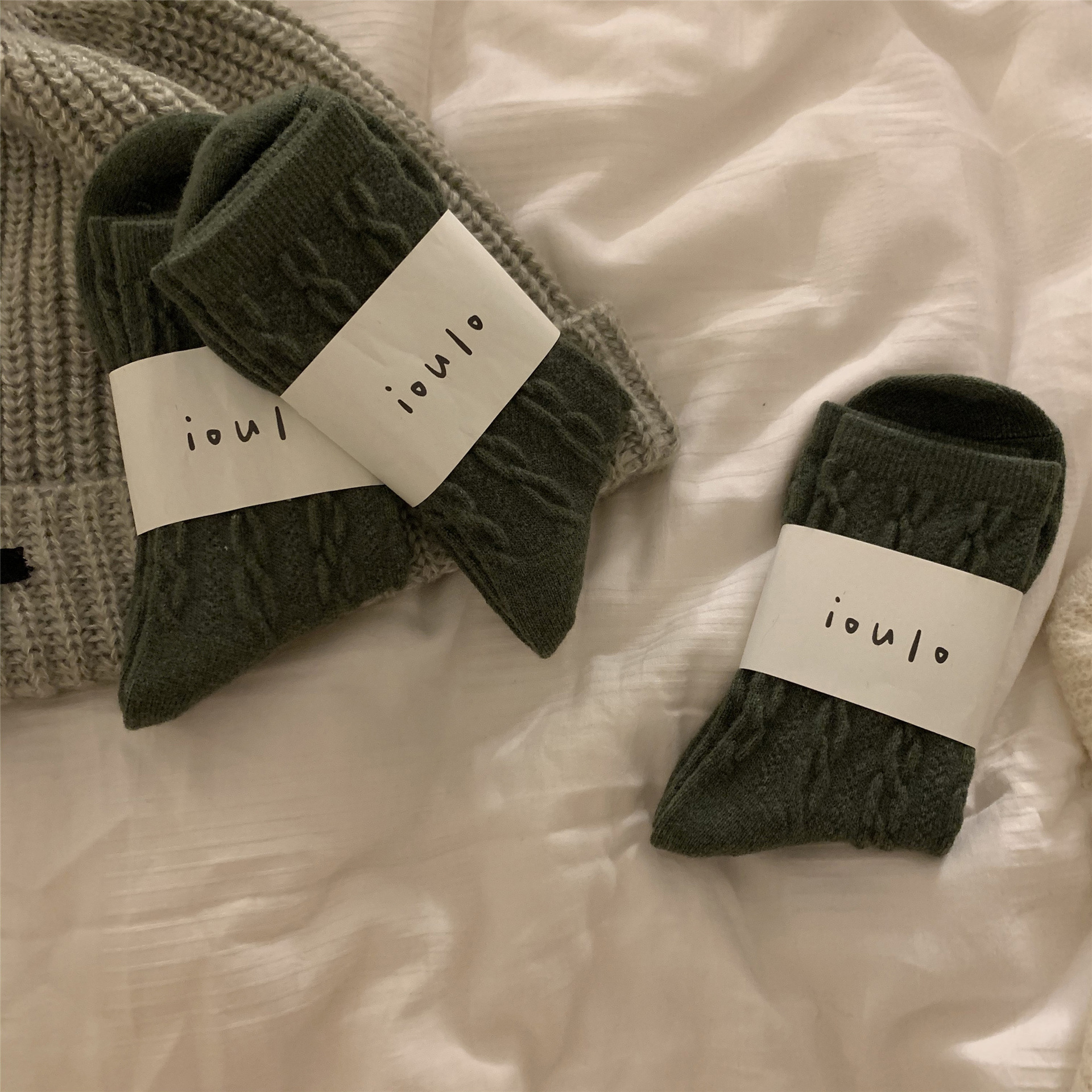 谁懂啊！！挖到一双自带滤镜的麻花袜子～袜子是羊毛的，很暖和