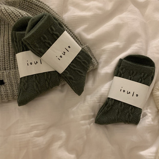 谁懂啊！！挖到一双自带滤镜的麻花袜子～袜子是羊毛的，很暖和