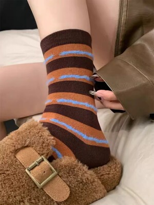 这橘棕也太太太复古洋气啦！超时髦的美拉德配色条纹wawa~