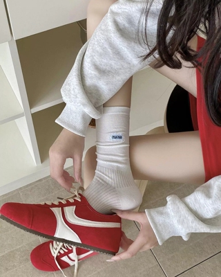 人间香奶奶！！被介清冷感白色堆堆袜美哭！！冷清的美感谁能拒绝