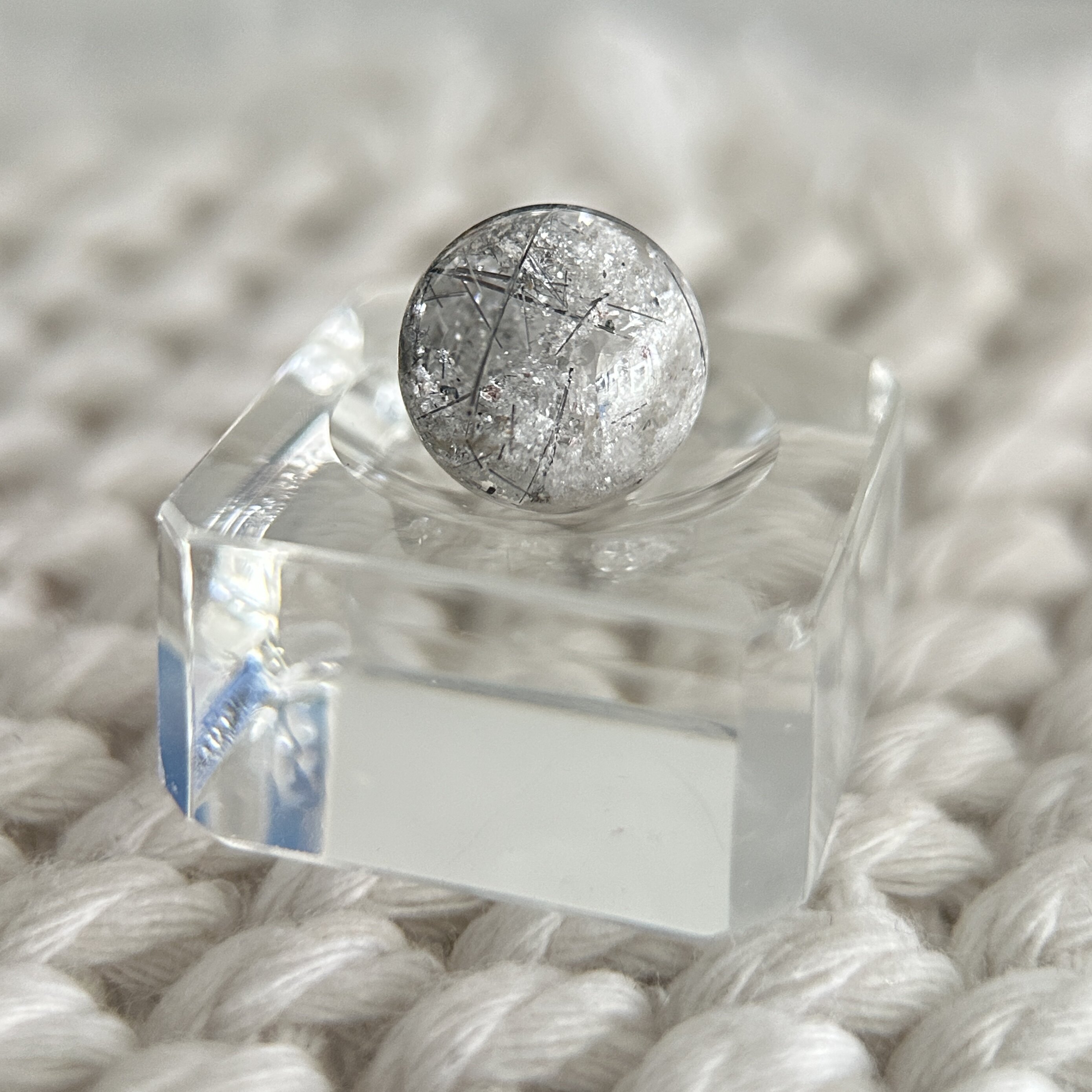 全净体·雪霜发晶中晶共生（11.5mm 未打孔）