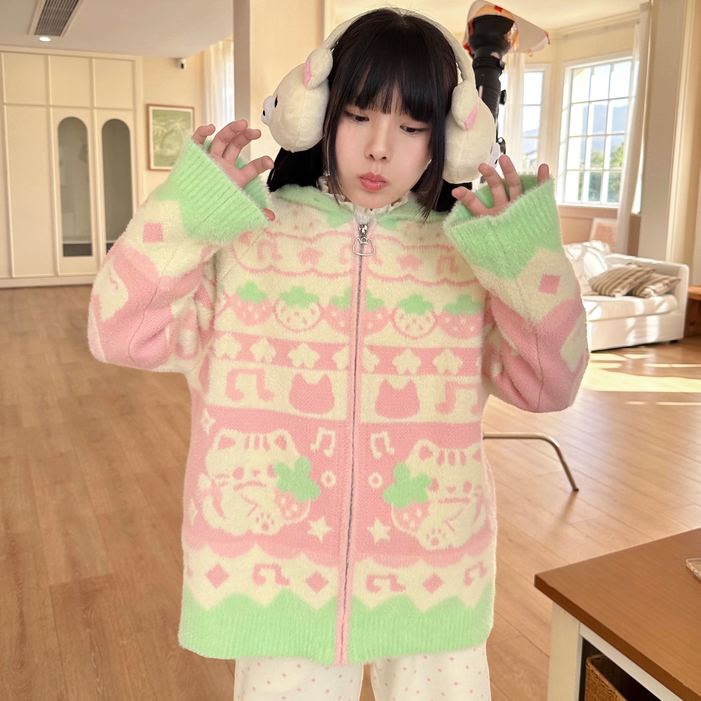 扣扣商店CokoStore 原创可爱草莓小猫毛衣连帽针织外套百搭甜美