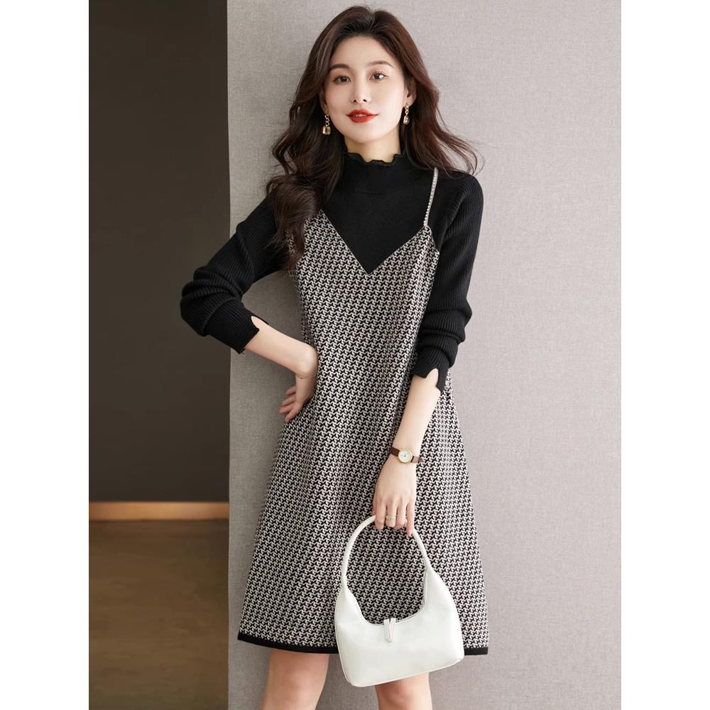 配大衣针织连衣裙女秋冬2025新款高级感法式内搭中长款毛衣打底裙