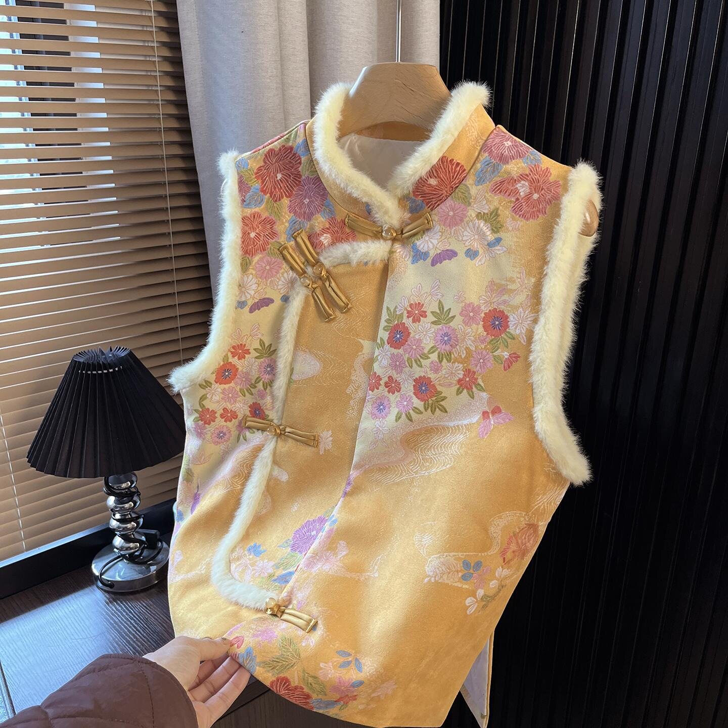 胖东来新中式国风马甲复古提花坎肩背心高端盘扣马夹春春夹棉加厚