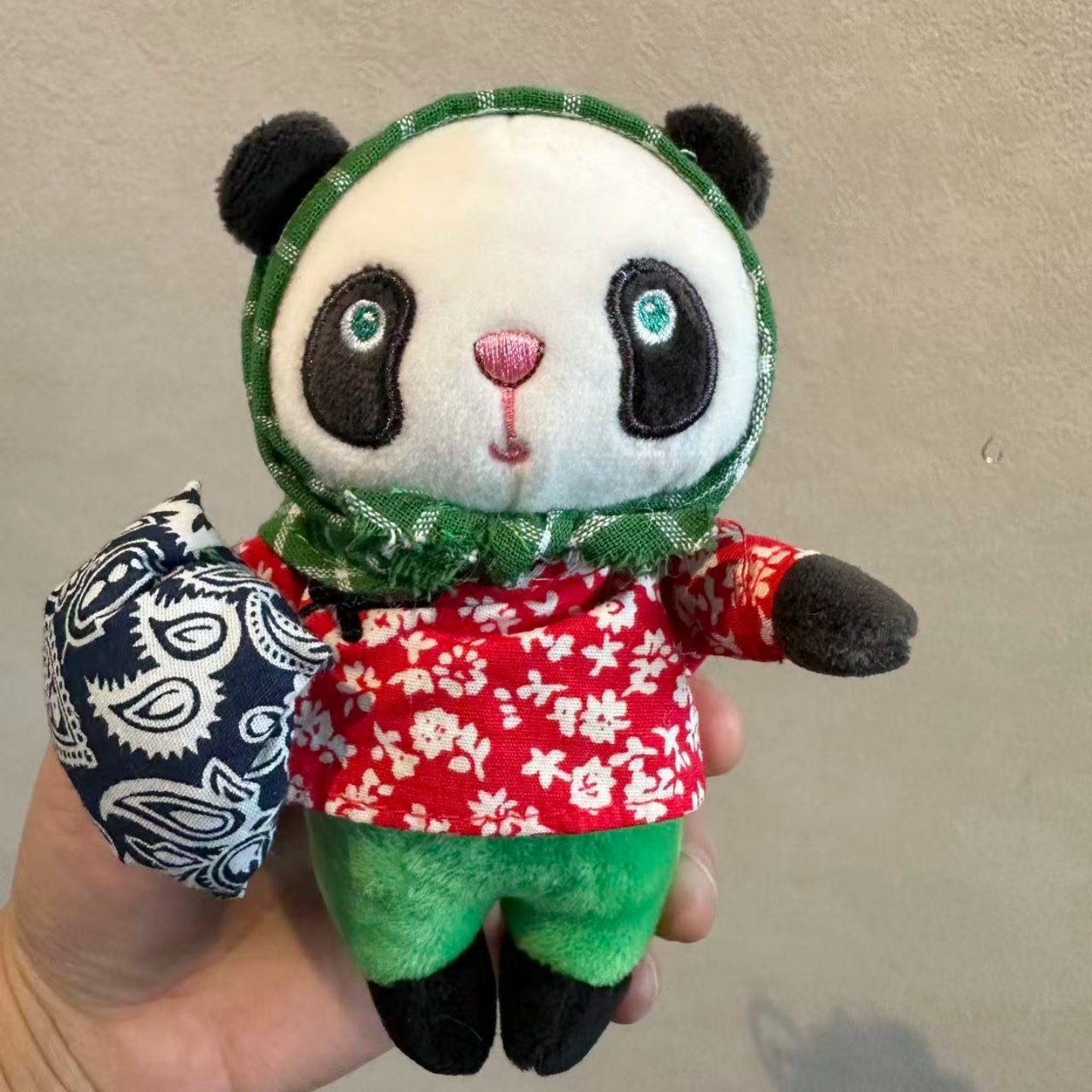 可爱熊猫挂件玩偶毛绒公仔钥匙扣冬装棉衣裤子熊猫背书包包小挂饰,玩具/童车/益智/积木/模型,毛绒/玩偶/公仔/布艺类玩具,淘宝优惠券,粉丝福利购,淘宝优惠卷