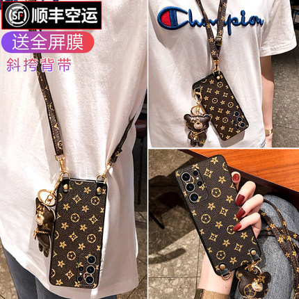 适用三星S24手机壳潮牌小熊s24+斜挎背带s24ultra防摔软壳5G曲屏女款s23全包镜头S23Ultra保护套新款个性时尚