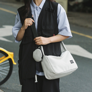 斜挎包女包包2025新款百搭学生休闲时尚小挎包男通勤单肩背包轻便