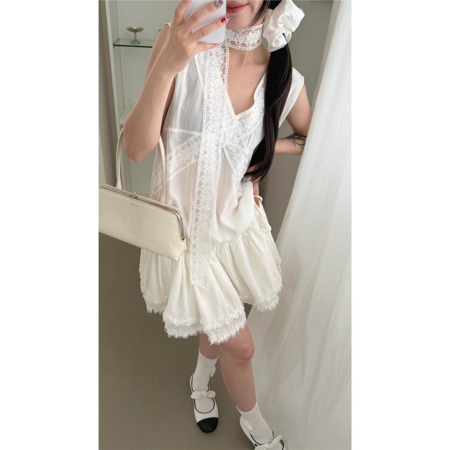 HELLOTANGO《温柔定格》夏季法式气质蕾丝拼接V领无袖连衣裙25481