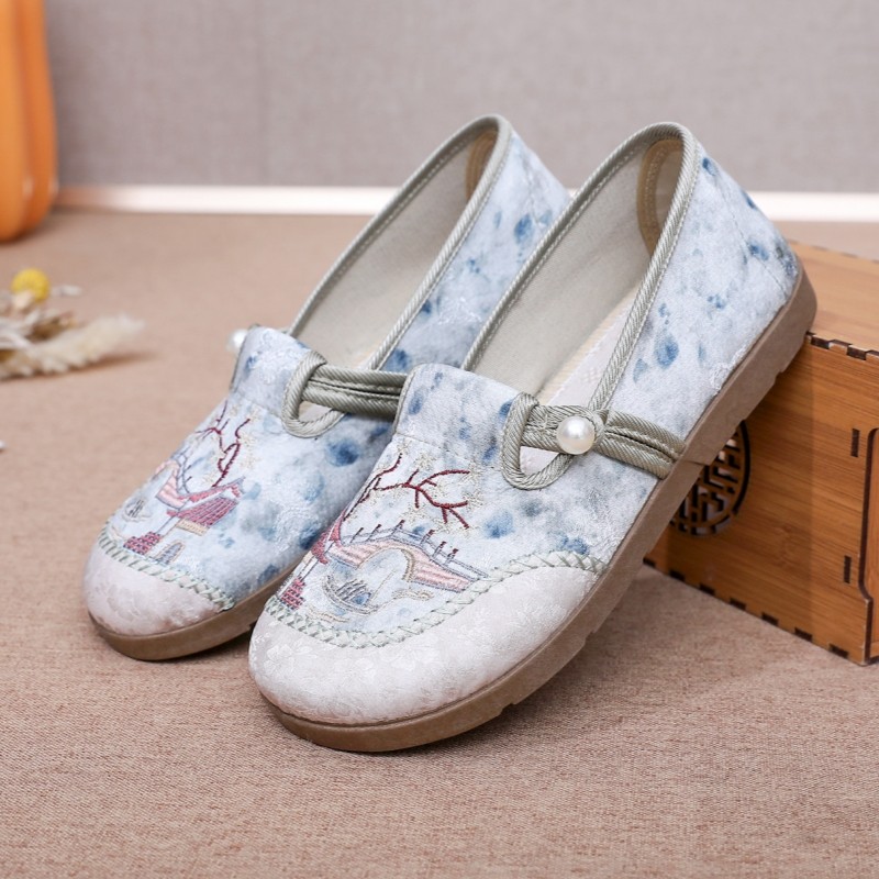 新款老北京布鞋女款软底舒适防滑乐福鞋妈妈鞋绣花鞋一脚蹬汉服鞋,女鞋,汉服鞋,淘宝优惠券,粉丝福利购,淘宝优惠卷