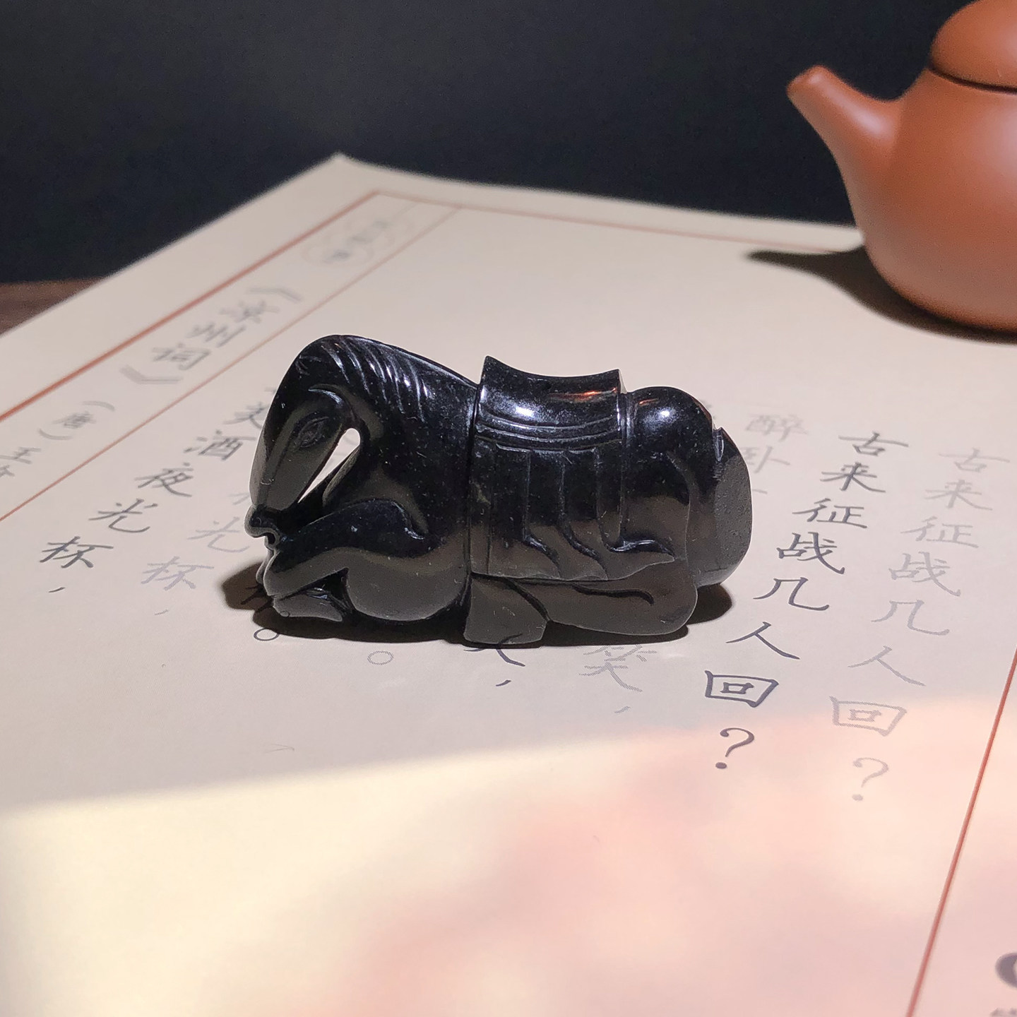 【时光匣】新疆和田玉籽玉 聚墨青花籽料墨玉精工唐马吊坠把玩件