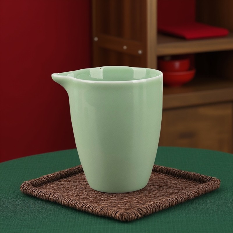 青瓷公道杯陶瓷分茶器茶海匀杯图片