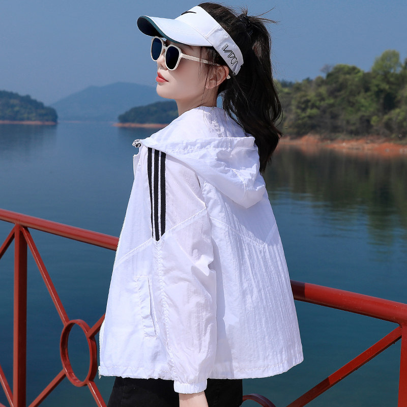 白色防晒衣女短款2023年夏新款连帽宽松休闲户外透气防晒服薄外套