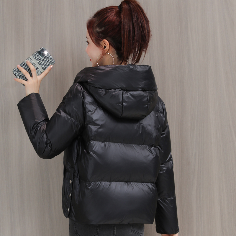 时尚版洋气轻型保暖小款羽绒服女