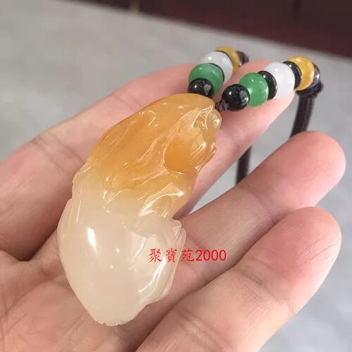 俏色鸿运当头属相云南黄龙玉兔子吊坠精雕玉兔挂坠立体生肖兔挂件