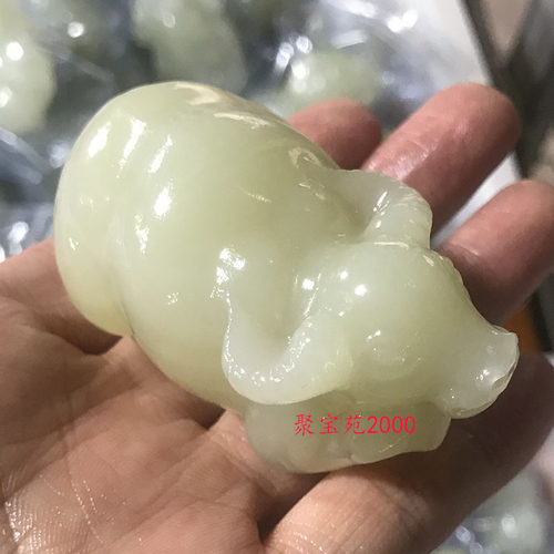 青白玉牛转乾坤小摆件男女玉石立体牛盘玩真品阿富汗玉生肖牛把件