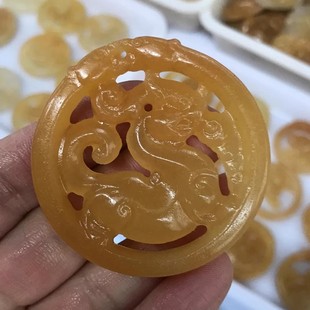 黄玉石皮休玉坠男女招财挂件天然云南龙陵黄龙玉双面镂空貔貅吊坠