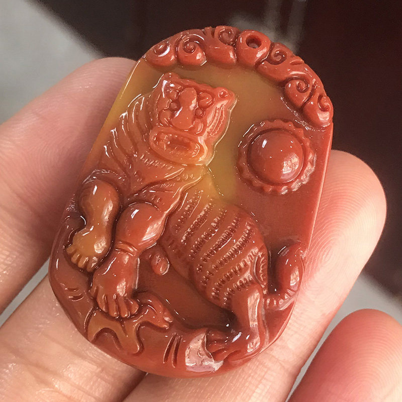 云南黄龙玉生肖虎挂件天然玉石上山虎挂坠旭日东升男女款老虎吊坠
