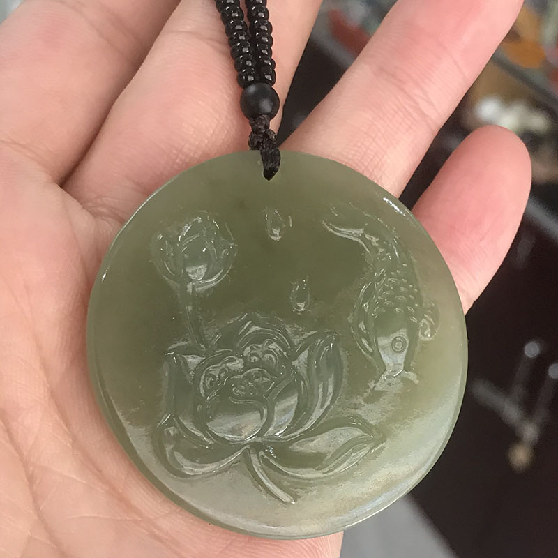 天然新疆玉石连年有余吊坠晴水玉器莲花鱼玉佩玉牌子和田玉鱼挂件