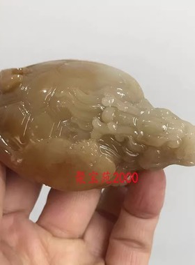 办公桌车载小摆件长寿龟茶宠把玩文玩新疆和田玉糖白玉龙龟手把件