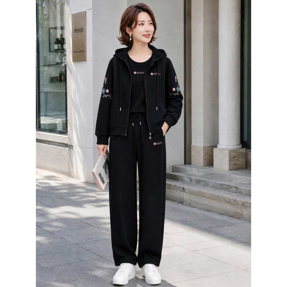 专柜中年妈妈秋装外套秋冬新款中老年绣花上衣三件套运动服套装女