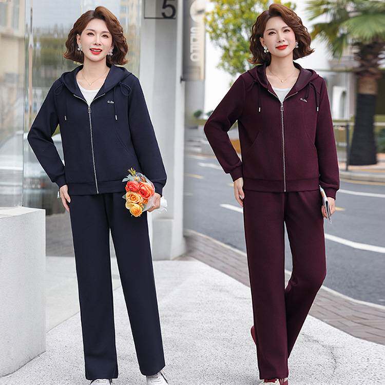 专柜品牌妈妈春装2026新款运动服套装中老年春秋外套休闲大码卫衣