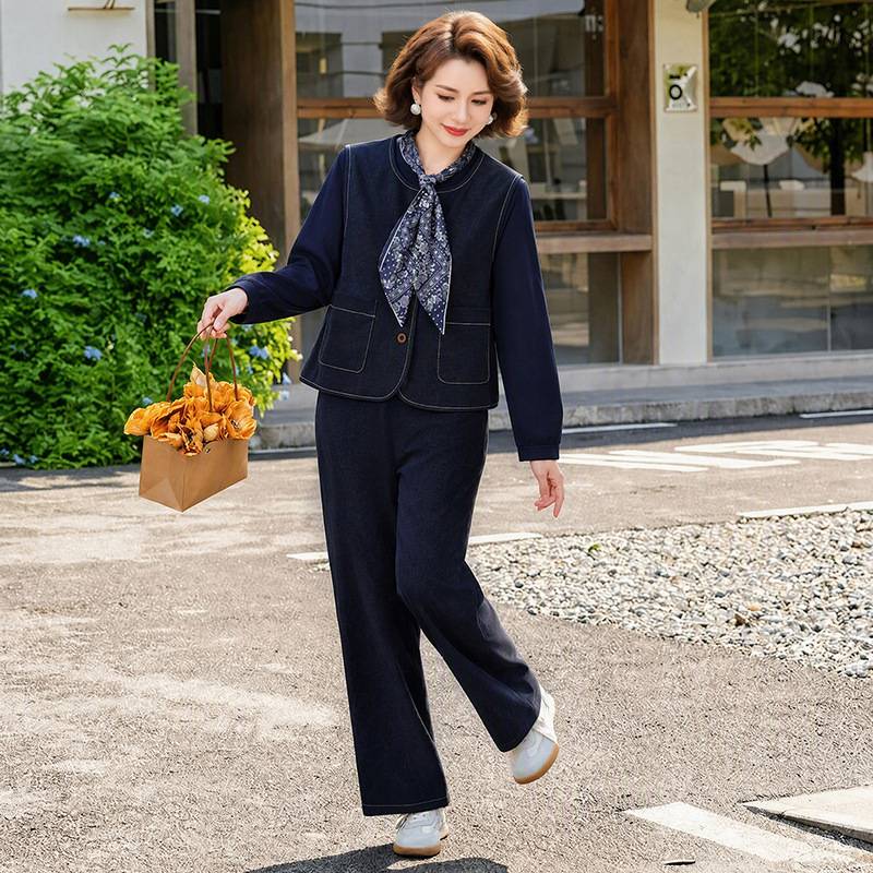 官方正品妈妈春秋装气质牛仔三件套新款中老年女装时尚马甲上衣高