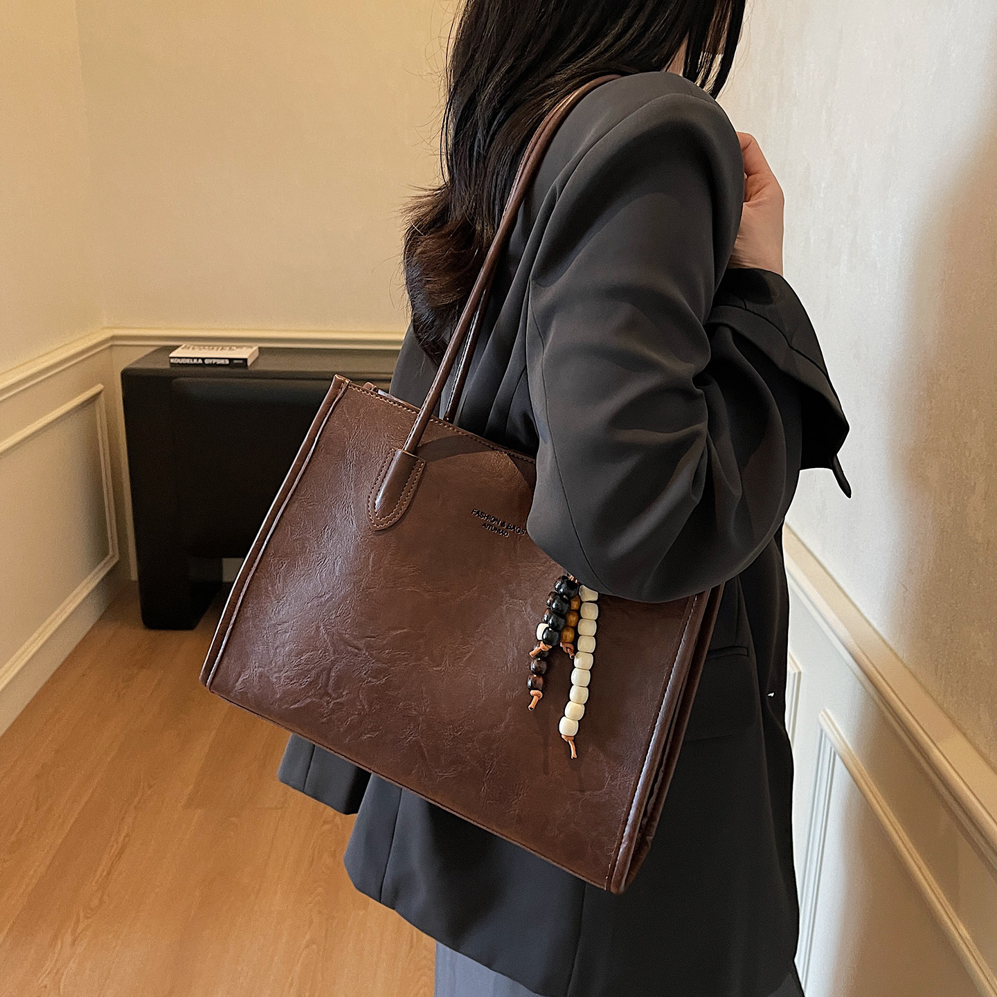 秋冬大容量手拎包包女式2025新款时尚单肩包百搭托特包复古通勤包,箱包皮具/热销女包/男包,托特包,淘宝优惠券,粉丝福利购,淘宝优惠卷