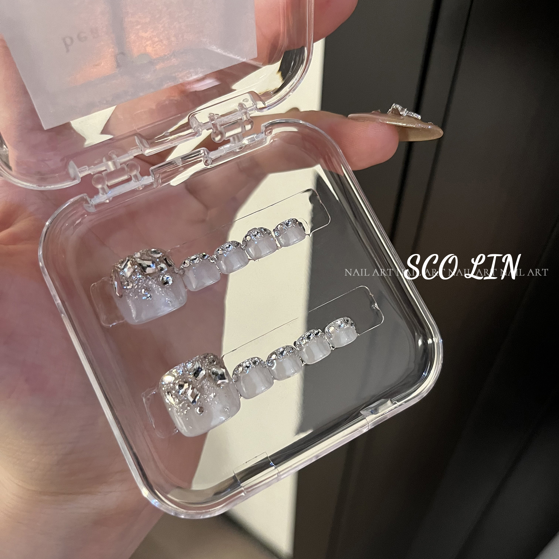 ScoLin【漫浮】乳白缎面 拼钻 施华洛 手工定制美甲脚短方穿戴甲