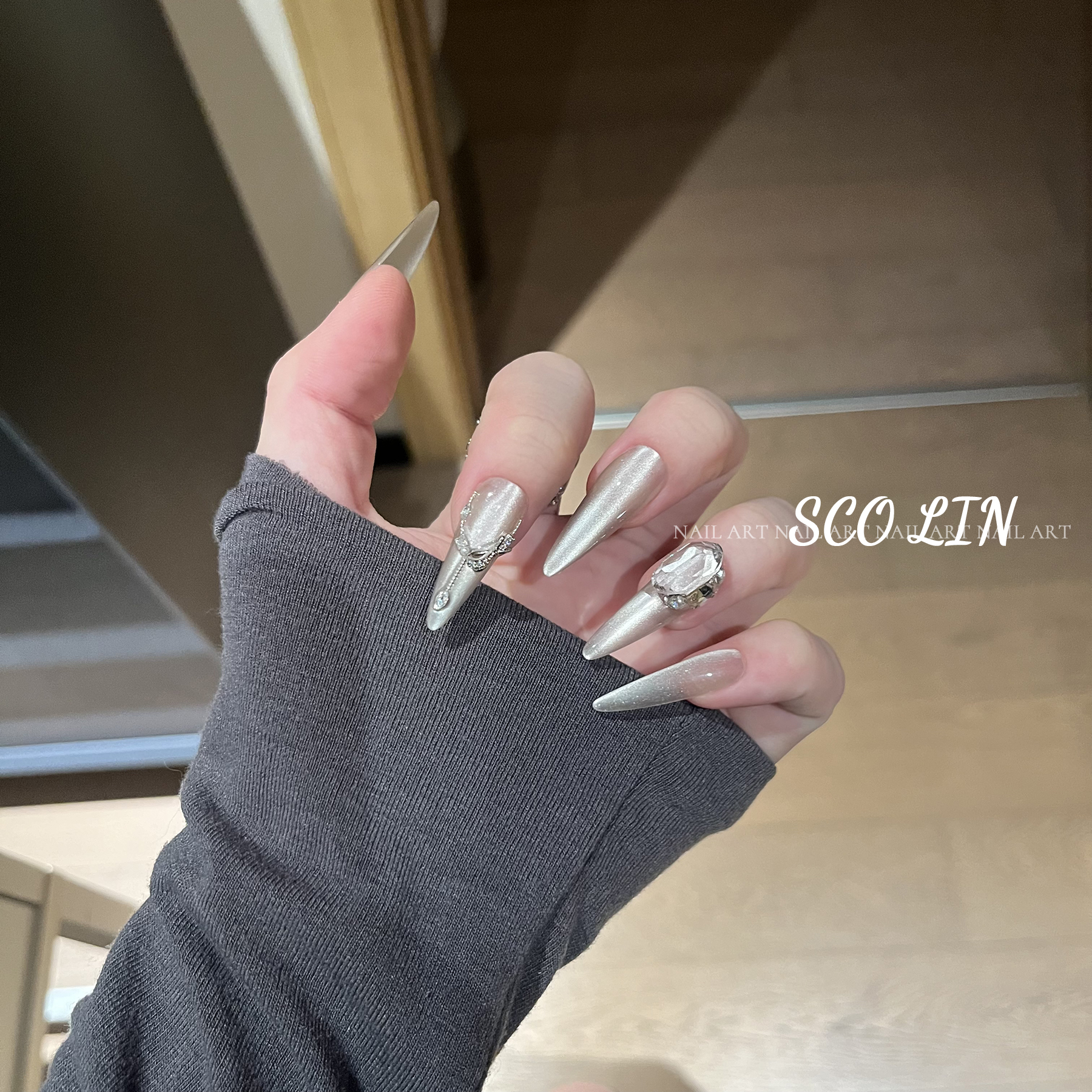 裸灰宽光猫眼超长杏仁定制穿戴甲