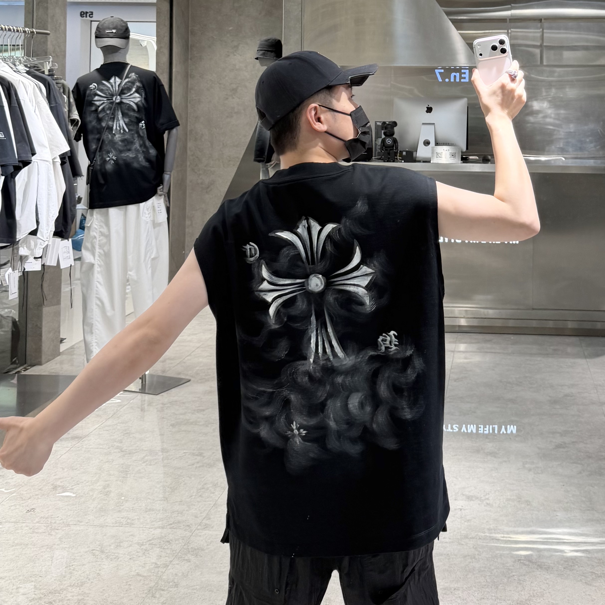 潮牌夏季背心男美式手绘十字架涂鸦梵文印花宽松青年帅气坎肩无袖