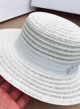 夏女草帽草编M标白色女潮平顶礼帽子日常百搭外出沙滩防晒遮阳帽