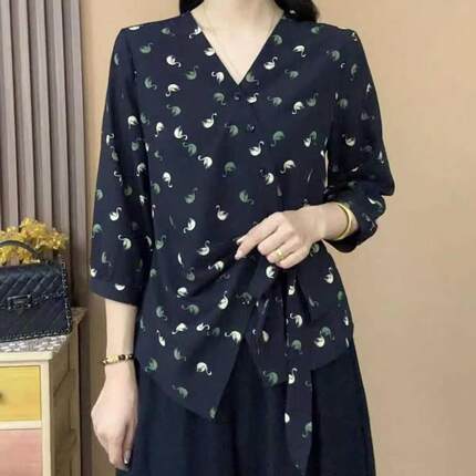 高档设计感不规则系带V领百搭衬衫春季新款大码女装碎花减龄上衣