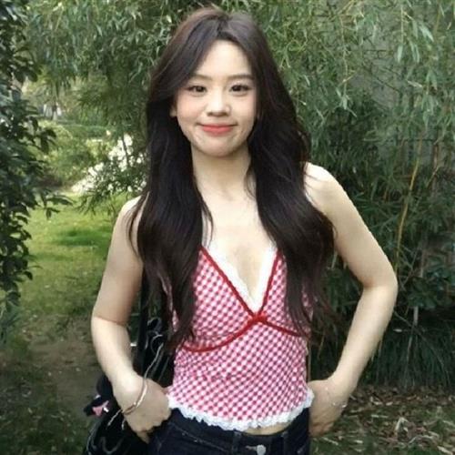 纯欲风蕾丝吊带背心女2025年夏季红色格子蕾丝拼接修身短款上衣