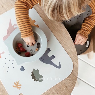 ins儿童食品级硅胶餐垫学生宝宝北欧恐龙猫咪餐桌垫防滑折叠丹麦